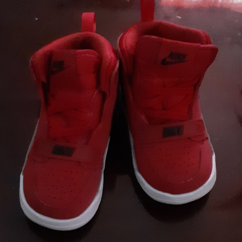 Toddlers sneakers sz 7c